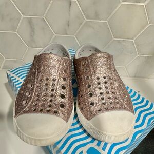 Native Jefferson Bling Kids Sandals - Metal Bling and Shell White